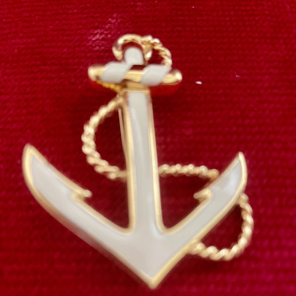 A Signed Monet Anchor Pin. Flesh and Gold Color Anchors Away - Picture 3 of 5